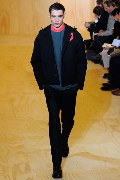 Look 32